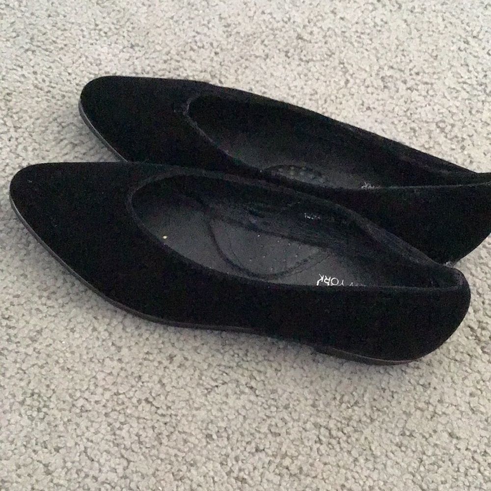 Ladies velvet flats